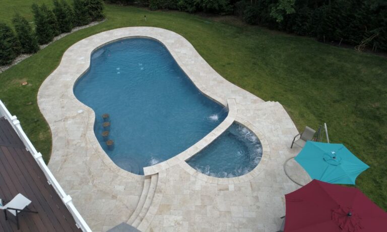 custom gunite pool with in pool stools in Pitman NJ, nj swimming pool contractors